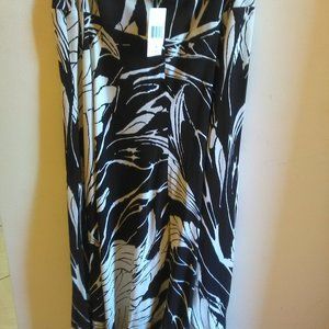 BNWT VINTAGE KARARI BLACK AND CREAM LONG SKIRT SIZE MED.  SO LIGHTWEIGHT100% SIL